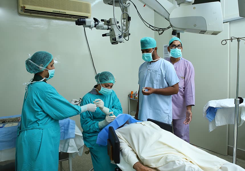 Vitreoretinal Surgery (23G / 25G Sutureless PPV)